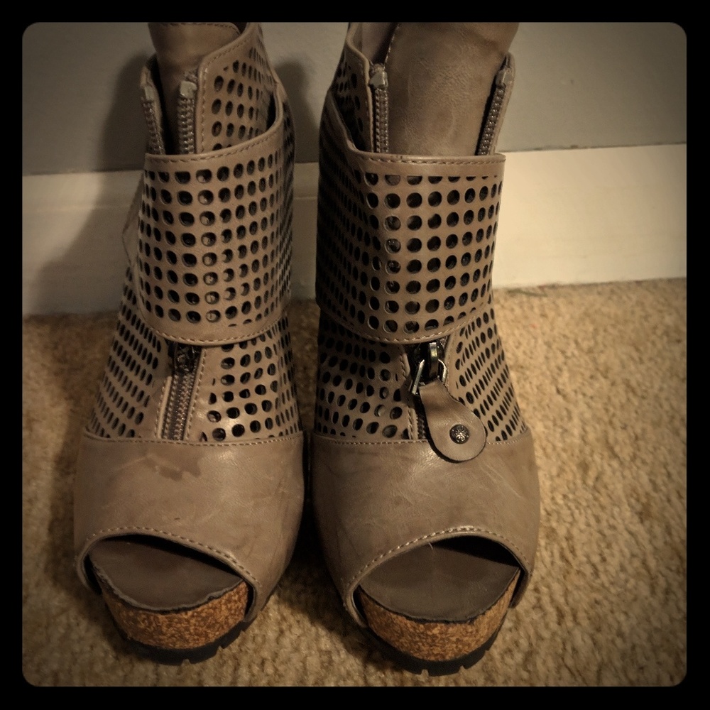 Vera wang booties